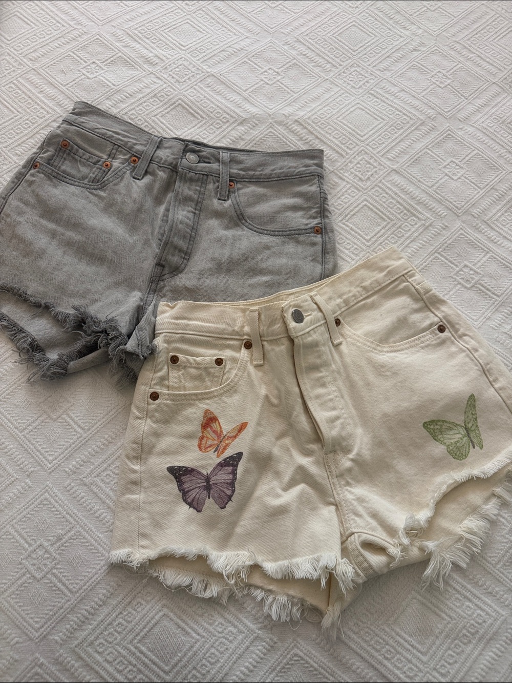 Levi's 2 Pair High-Rise Butterfly Print Denim Shorts - Cream and Gray